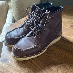 Red Wing Heritage - Classic Moc in original mahogany leather